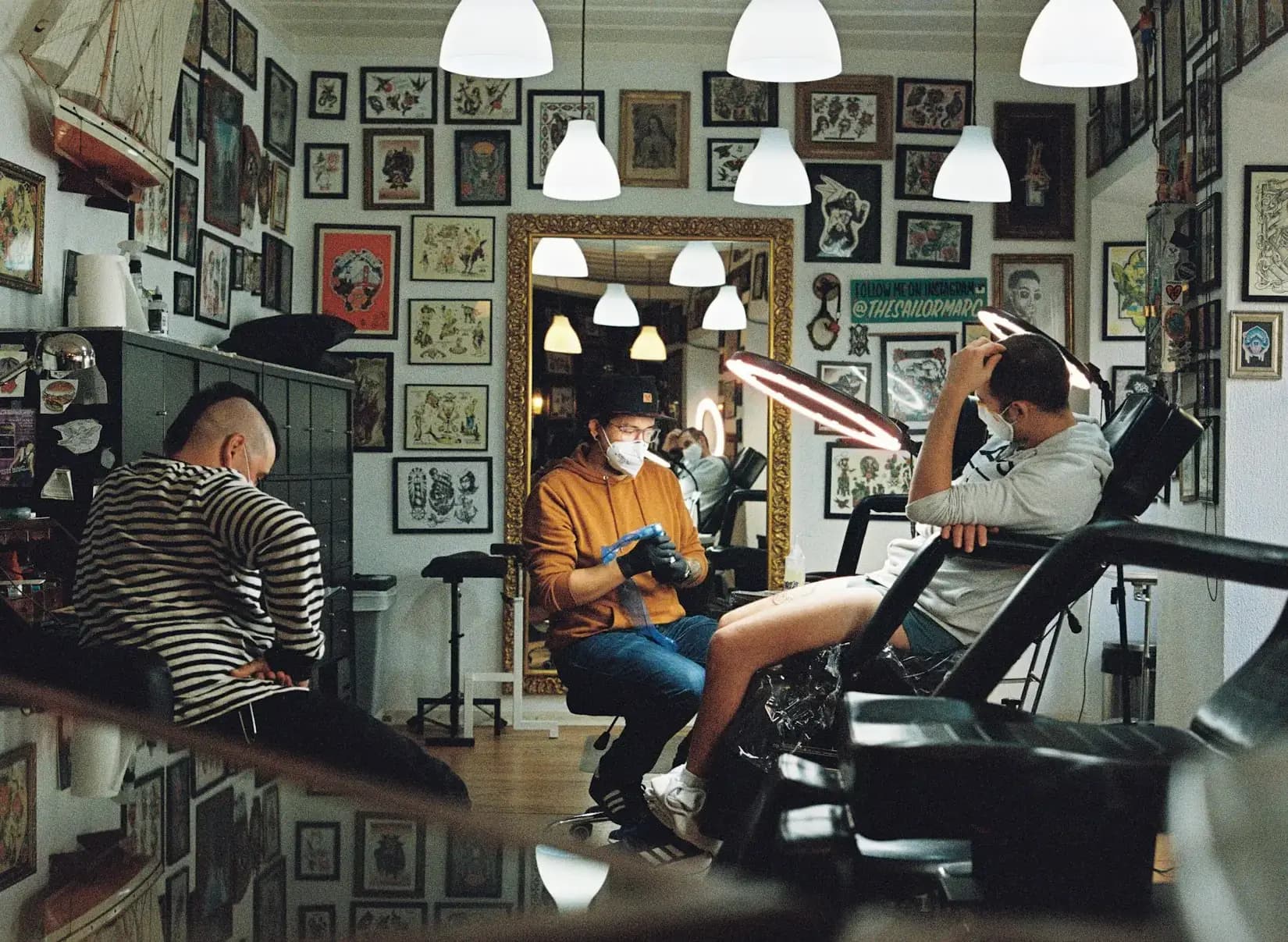Un estudio de tatuaje por dentro